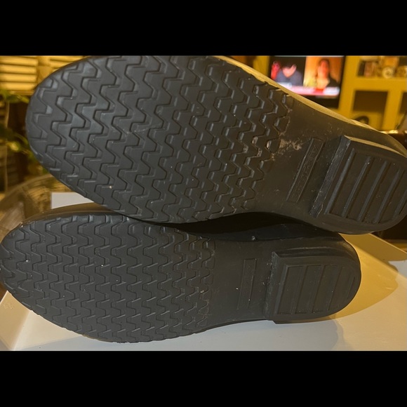 NIB BURBERRY Simeon Check Waterproof Rain Boots SZ 6.

1” heel

Pull-on - Picture 7 of 9